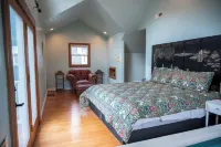 “Whole Home Near Roanoke • Ideal 10+ Night Stay - VT, Hollins Liberty Graduation