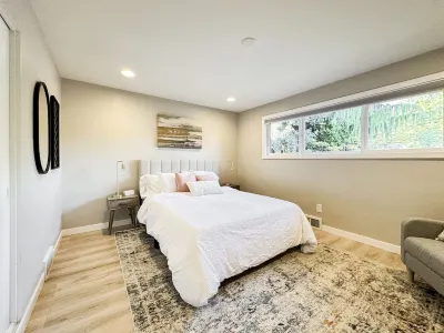 Classic Charm Meets Modern Comfort Home Các khách sạn gần Richmond Beach Community Park