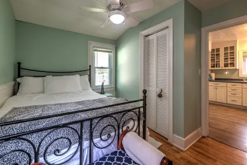 BREATHTAKING BUNGALOW-HOME AWAY FROM HOME