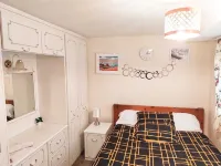 EEE Homes Dudley, A Retro Expression. 라이마켓 쇼핑 센터 주변 호텔