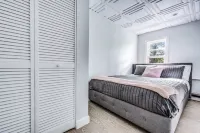 Super Cute & Cozy Apartment in Downtown Mystic!