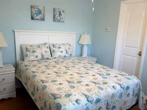 Pearl of the Sea, 1 Bdrm Condo, 2nd Floor, Heated Pool, 2 Min Walk to the Beach