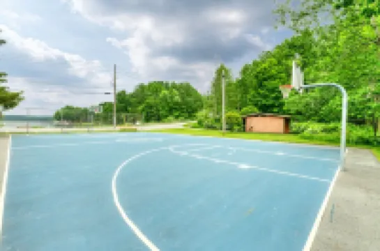 Cozy Lakefront Home Steps to Pool, Close to Lake & Skiing and All Fun Amenities