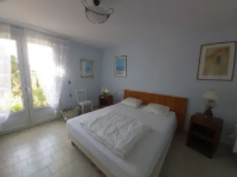 St. Gallen Denis, au calme, 3 bedrooms, with large garden, 50 mètres from the océan. Hotels in Saint-Denis-d'Oleron