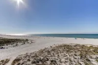 #4- HOLIDAY SALE! 2 BR BEACHFRONT condo!! King Bed!