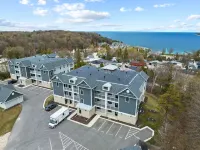 Beautiful Modern Condo with Incredible View!
