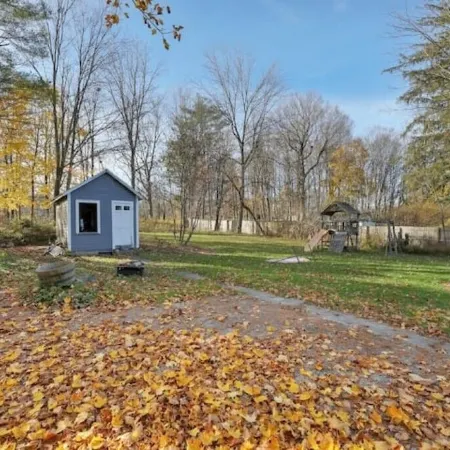 4BR Home w/ Yard & BBQ, 5 min walk to downtown Lee