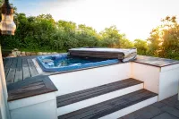 Cliff House- Panoramic Views of Cape Cod Bay.
