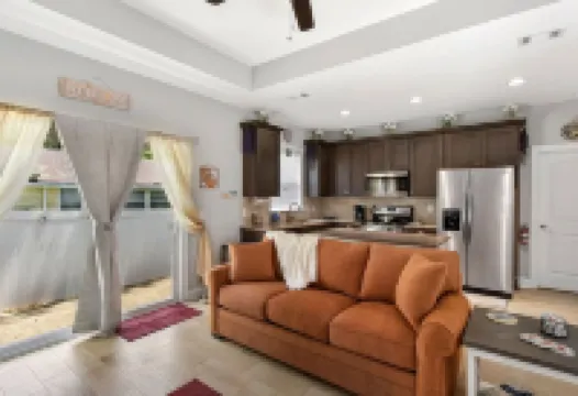 Pet friendly, beautiful mid island cottage only 3 miles from the beach!