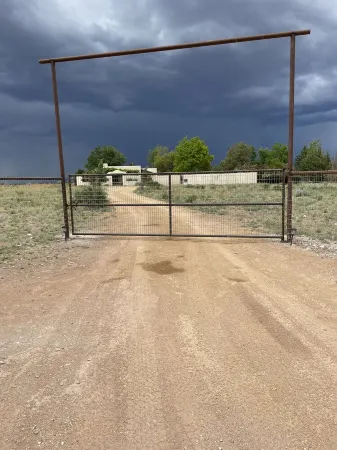 5 minutes from the world-famous Gunsite Firearms Academy!