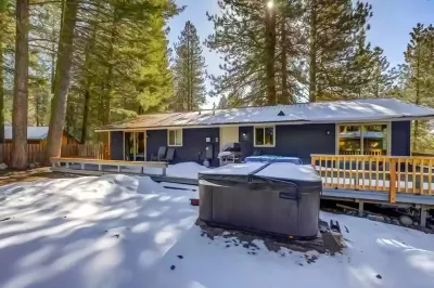 Tucked away mountain retreat w/Game Room & Hot Tub