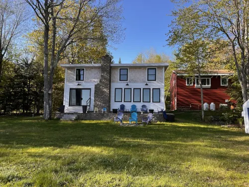 Lakefront Living. Kayak while bald eagles soar above and loons call out. Các khách sạn ở Raymond