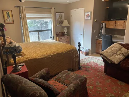 View with a room Cathedral Rock too! Отели рядом с достопримечательностью «Катедрал Рок»