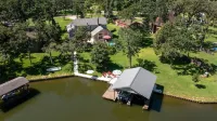 Lake House with great lake views, Swim Spa, Large Porch ,Boat dock pet freinly