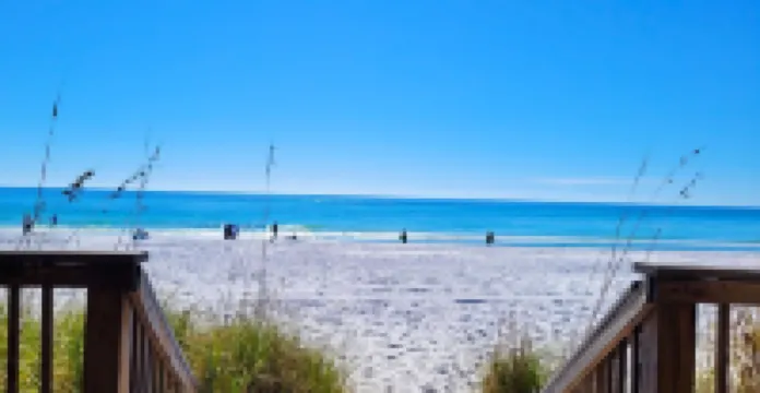 Charming, cozy with a coastal vibe family sized villa, 15 min walk to the beach.