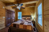 RUSTIC RETREAT w/ Hot Tub - Rest and Relaxation for the Entire Family Sleeps 14 Charles T. “Chuck” Tate Waterfront 주변 호텔