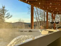Sunday River House~HTub~Firepit~Wood Stove~Gondola~Move Rm~Amazing Views~Dogs Ok