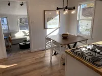 Cute centrally located home! Hotels in Cedar Falls