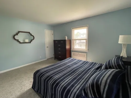 Charming 2-bedroom apt with AC and WiFi in lovely Mamaroneck