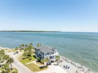 Luxe on the OCEAN w/ limo cart, firepit, paddle boards, pingpong, bikes, pets ok - Wi-Fi