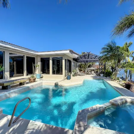 Waterfront Oasis - King Beds • 10min Walk to Beach