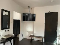 Boutique Hotel Room 5 Mins from All - 8Z