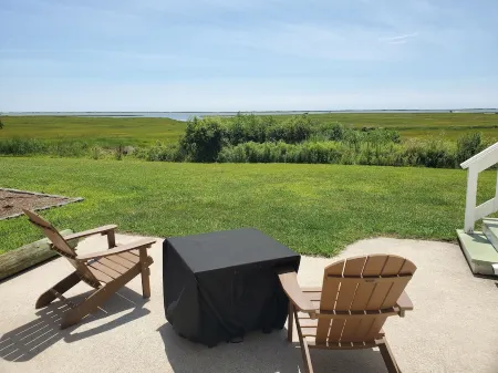 Bayfront cottage offers amazing views of the water and Assateague Island