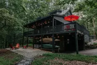 Jacuzzi, Fire Pit, Game Room, 10 min to BR, Backpacks, Hammock, Newly Remodeled