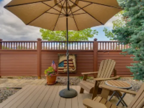 5 Star, 1 Level, Downtown, Quiet, Great View, Walk, Cozy, Pet Friendly, Enjoy! Hotels in Sisters