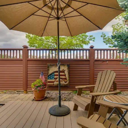 5 Star, 1 Level, Downtown, Quiet, Great View, Walk, Cozy, Pet Friendly, Enjoy!