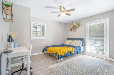 Realtor Red Door 哈茲菲爾德-傑克遜國際機場國際客運大樓附近的飯店