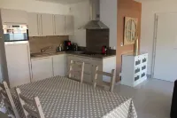 Between the lake and town center, 75 m², enclosed parking, terrace, elevator, WIFI - 2 étoiles