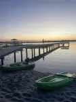 Charming 3-Bedroom Lakeside Cottage w/Beach & Dock