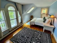 In-town 5 Bedroom Victorian With Heated Pool Hotels in Lubec