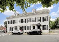 Prime Location!WALK TO WATER & HISTORIC DISTRICT!PRIVATE Large first floor apt!