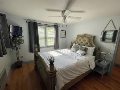 NEW: Spacious & Convenient Hideaway!Centrally located & 10 min from airport!