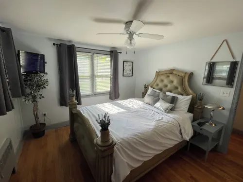 NEW: Spacious & Convenient Hideaway!Centrally located & 10 min from airport!