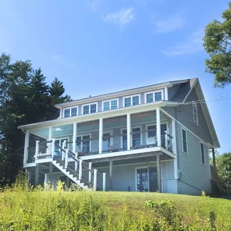 Lowell's Getaway.  Kayaking, beaches, dining and AC from this water view home.