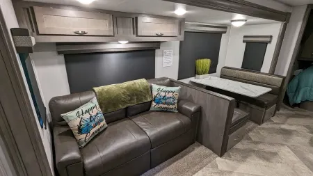 Cozy RV with 1 King bedroom, WiFi & AC in Pleasant Acworth