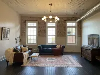 Huddleston Hall - Historic Downtown Apartment