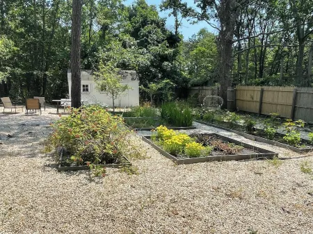 2 Acres Gated Estate W/Pool,Hot Tub, Tennis, Basketball, Garden, Beach, Dog OK