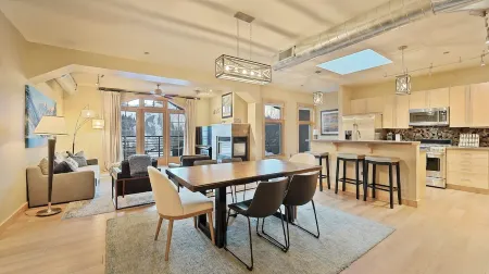 DOWNTOWN LUXURIOUS PENTHOUSE CONDO W/ PRIVATE SKI LOCKER