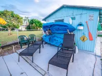 Relaxing Apollo Waterfront Retreat I Pool l Spa l Dock I Firepit Hotels in Apollo Beach