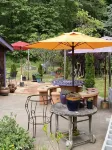 The Pottery at Reverie Gardens is your dream destination! Hotels near Landing Park