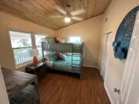 Cozy, Dog Friendly, Close to Beach!!
