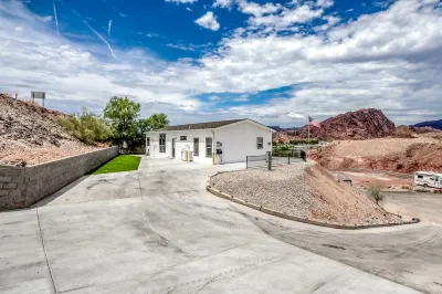 !!!NEW HOME AMAZING RIVER VIEWS!!!EXPERIENCED HOST PRIVATE BEACH & LAUNCH RAMP Hotels in der Nähe von Colorado River
