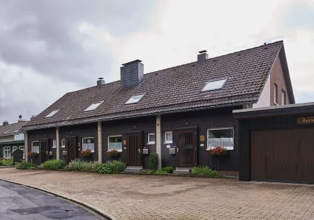 FeWo Walter - House 1 St.- Andreasberg, south-facing slope, quiet, family-friendly, WLAN Отели в г. Санкт-Андреасберг