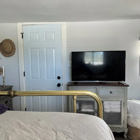 Charming studio in delightful La Mesa with WiFi, AC and Deck Отели рядом с достопримечательностью «Парк Лейк-Мюррей»
