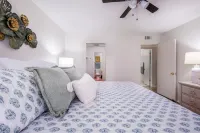Cozy 2-bedroom condo in the heart of Homewood/Vestavia, minutes from Samford/UAB Hotels near Cumberland School of Law