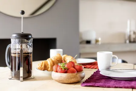 Cosy Fisherman’s Cottage, minutes from High Street, Harbour & Beach Отели в г. Уайтстейбл